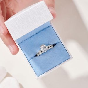 Best Wedding Band for Solitaire Engagement Ring